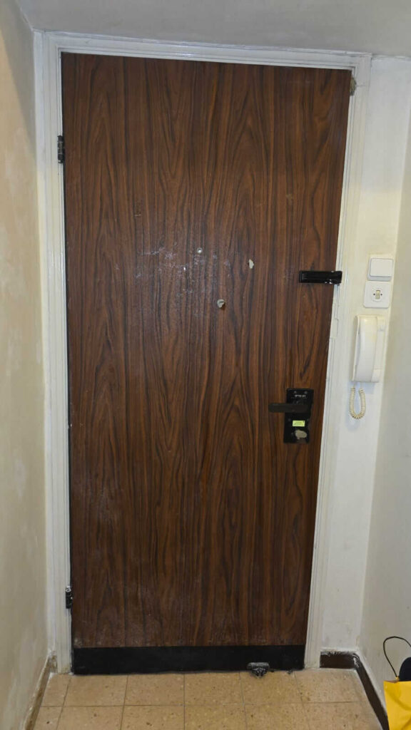 החלפת דלת רב בריח (1) החלפת דלת רב בריח (1)