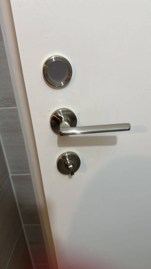 מנעול פרפר לדלת פנים