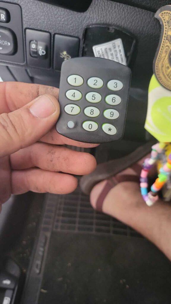 מנעולן רכב בהוד השרון (1)