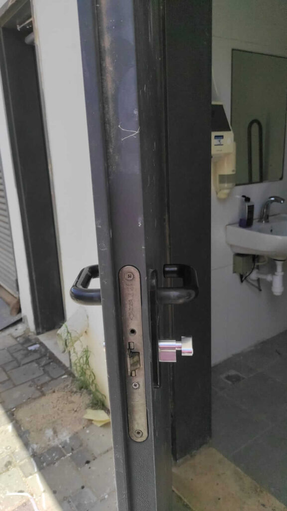 מתקין מנעולים רב בריח