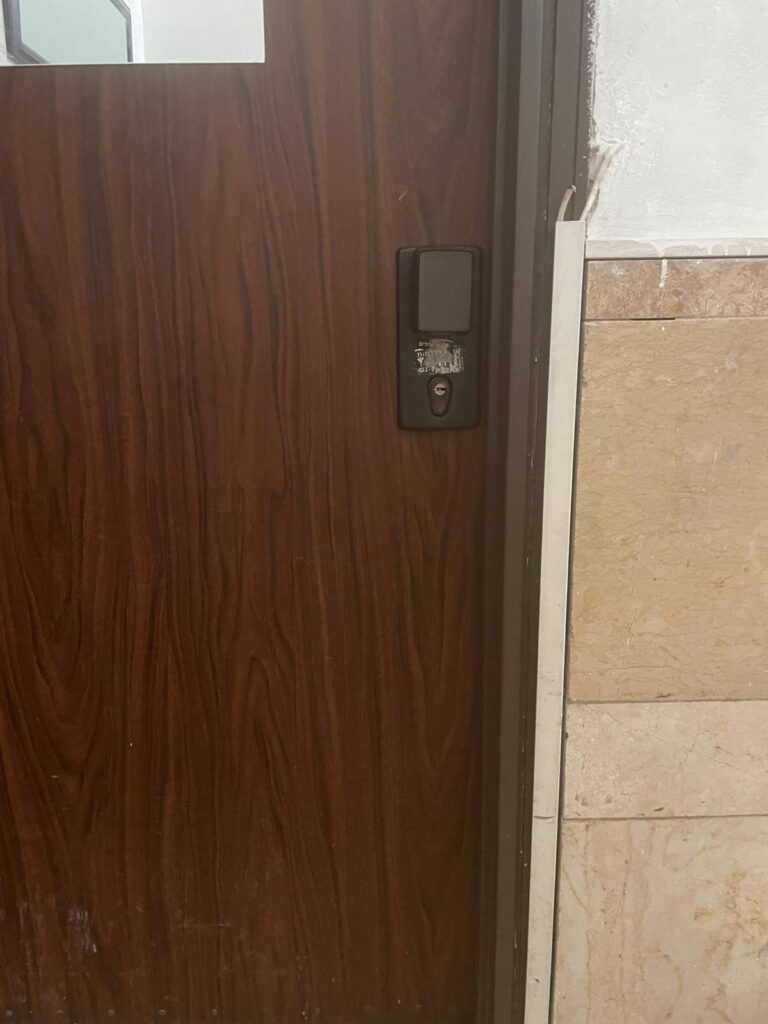 פריצת דלת טרוקה רב בריח